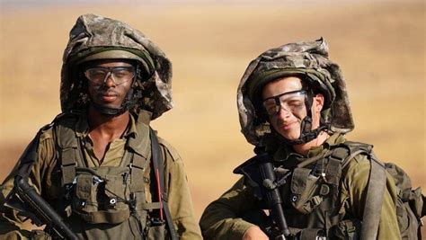 Mitznefet Why Israeli Soldiers Wear ‘chefs Hats On Their Helmets