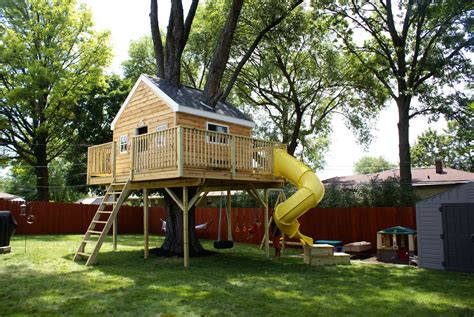 Cabaña en san salvatore monferrato, italia. More Kid Friendly Stuff: Tree House Story...