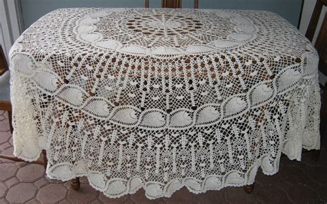 There are over 50 girls&amp;#39; VINTAGE CROCHET ROUND PINEAPPLE PATTERN TABLECLOTH LIKE NEW
