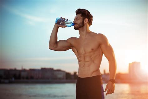 Premium Photo Thirsty Athlete Drinking Water After Workout