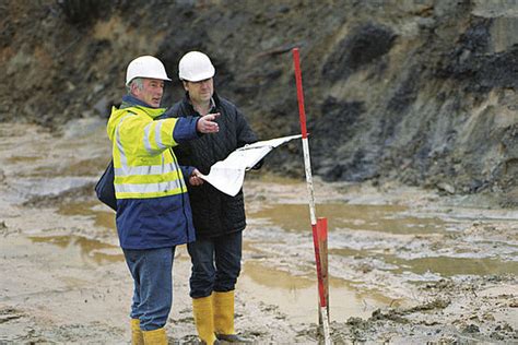 Sind auf einer baustelle beschäftigte mehrerer arbeitgeber tätig, muss man mindestens einen geeigneten koordinator bestellen, der für die sicherheit und den gesundheitsschutz zuständig ist. SiGeKo | Arbeits- und Gesundheitsschutz | Leistungen ...