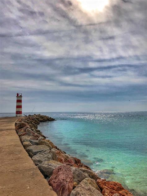 Atendimento 5 estrelas e funcionários muito bem dispostos a atender todas. Ilha Deserta - Faro, Portugal (OC) : seaporn