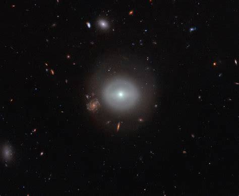Hubble Captures Image Of Little Known Lenticular Galaxy Scinews