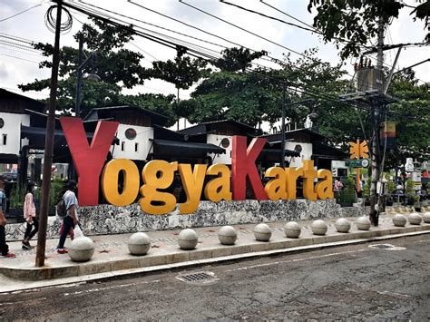 Belum diketahui kapan kasus itu akan direkonstruksi. Stiker Tugu Jogja - Walpaper Jogja : Kami adalah penyedia ...