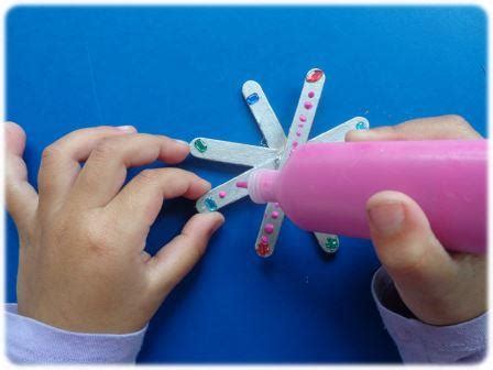 Fabriquer une étoile de Noël avec des bâtonnets en bois