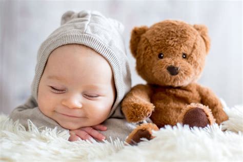 La posture de la tête de votre bébé vous paraît étrange ? L'ostéopathie pour soigner le syndrome de KISS - Blog Osteo2ls