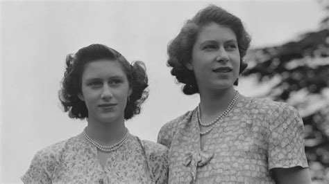 Queen Went To Street Party With Margaret And No One Recognised The Royal Sisters Mirror Online