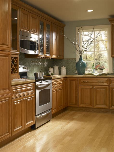 Using grain filler on oak cabinets you're painting fills deep cracks and pores, reducing the grain filler is a must when spraying because the sprayer alone isn't forceful enough to fill in the cracks on oak all the way. Findley & Myers Beacon Hill Red Oak Kitchen features solid ...
