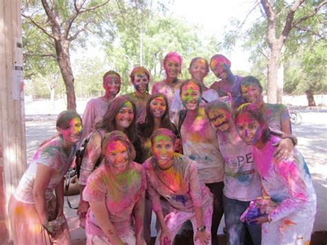hot n sexy desi school girls playing holi images and wallpapers happy holi 2017 wishes
