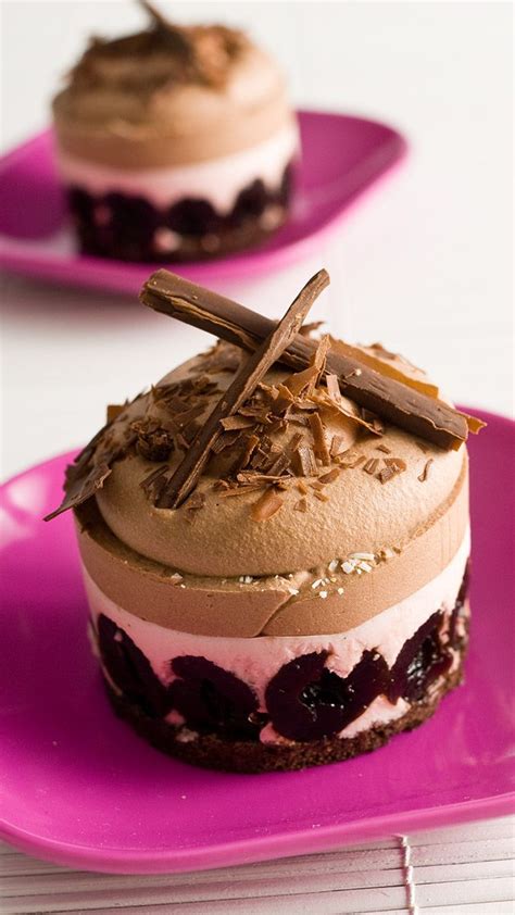 Kuchen rezepte ohne schokolade rezepte chefkoch. Bonner Schokoladen-Kirsch-Törtchen mit Eierlikör ...