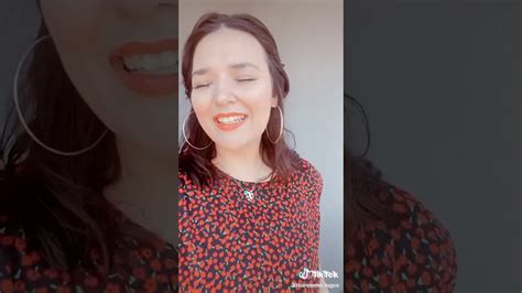 Babası memur, annesi ise ev hanımıdır. Tuğçe Kandemir - Yerine Sevemem - YouTube