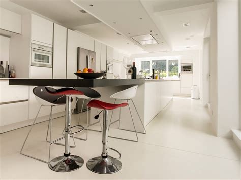 Modern chandeliers offer simplicity with a contemporary style. modern-breakfast-bar | Interior Design Ideas.