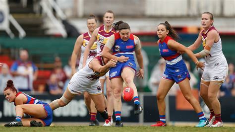 Afl women 2020 ladder, home and away standings and last 5 matches afl women ladder. AFLW players set for pay rise following announcement of ...