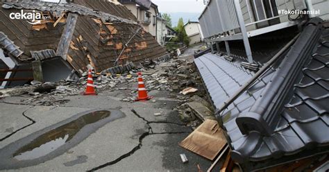 Gempa bumi bisa menimbulkan kerusakan yang cukup parah pada bangunan, seperti rumah, sekolah, gedung kantor, dan mal. Maluku Dilanda Gempa, Siapkan Asuransi Bencana Yuk!