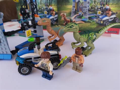 Lego Jurassic World Raptor Escape