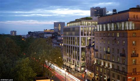 J'y suis arrivée un soir à minuit et il ne restait que des chambres super luxe confort et tout le tralala à 350000 rp (moins cher que l'amaris). Dibandrol Rp490 Miliar, Penthouse Termahal di London ini ...