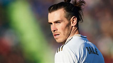 Он играет на позиции правый вингер. Gareth Bale: Real Madrid's late fee request ended China ...