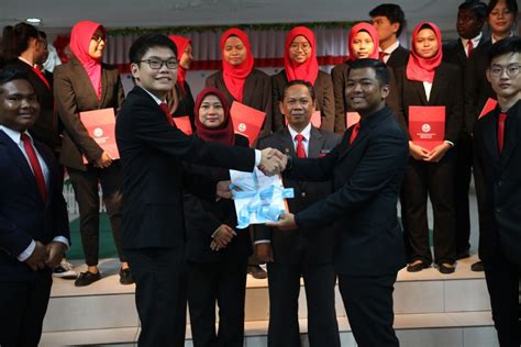 Pada sesetengah pelajar, mereka malu nak masuk sekolah balik. Majlis Penyerahan Watikah Pelantikan Exco MPTE 2019/2020 ...
