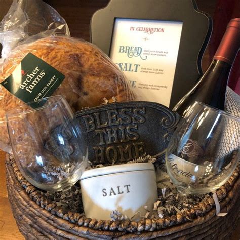 Zestful Bread Salt Wine T Basket