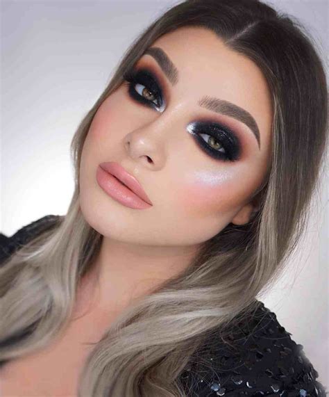 60+ Dramatic Makeup Looks Make You Glow in 2020 - HowLifeStyles