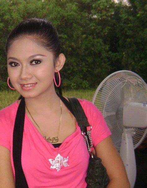 Lagu ini masih berupa single yang didistribusikan oleh label vanny vabiola decky ryan. Handalang Trenz: Lirik Lagu Melayu Lela Manja