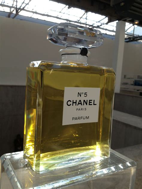 Chanel N°5 Exhibition Paris