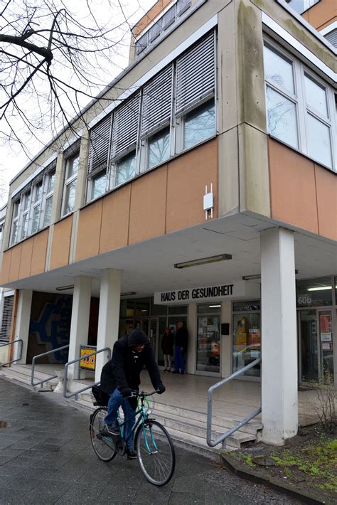Das haus der gesundheit in ludwigshafen gartenstadt bietet ihnen in modernen, hellen räumen die möglichkeit der interdisziplinären zusammenarbeit von spezialisten unterschiedlicher fachrichtungen. Bohren im Rathaus: Verschimmeltes Haus der Gesundheit wird ...