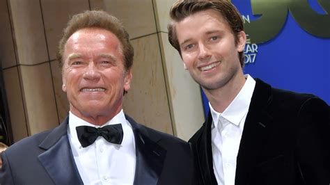 Schwarzenegger selbst war verheiratet und hat fünf kinder. Arnold Schwarzenegger: Sohn Patrick will in seine ...