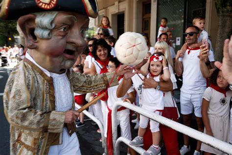 Fotos de los gigantes y cabezudos de Pamplona 8 de julio de San Fermín
