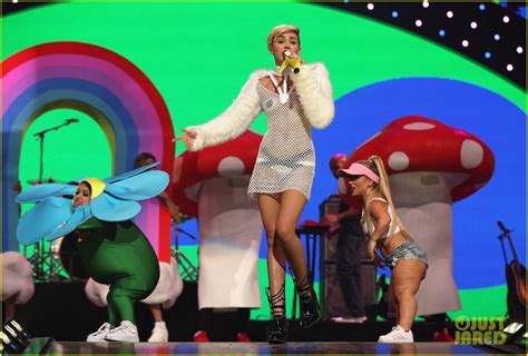 Miley Cyrus Sings Wrecking Ball In Nearly Nude Outfit Video Photo