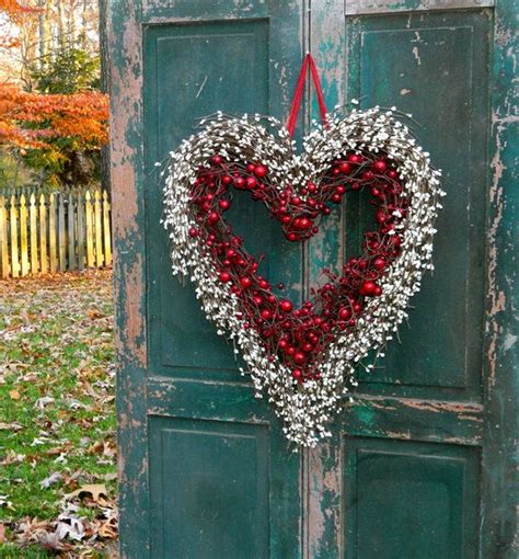 10 Valentines Day Yard Decorations