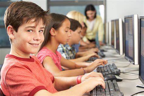 2000 Kids Computer Lab Stock Photos Pictures And Royalty Free Images