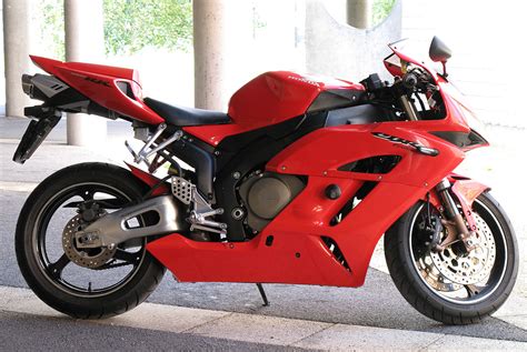 The honda cbr 1000f was a four stroke, transverse four cylinder, liquid cooled sport bike motorcycle produced by honda from 1987 to 1995. Honda CBR1000RR - Wikipedia