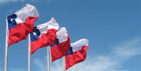 According to texas monthly, the fact that texans use the chilean flag in place of the texas flag has rubbed some lawmakers the wrong way. Texans Keep Using The Chilean Flag Emoji to Rep the Lone ...