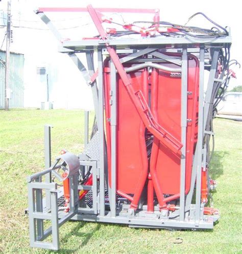 Ww Hydraulic Cattle Chutes For Portable And Feedlot Applications