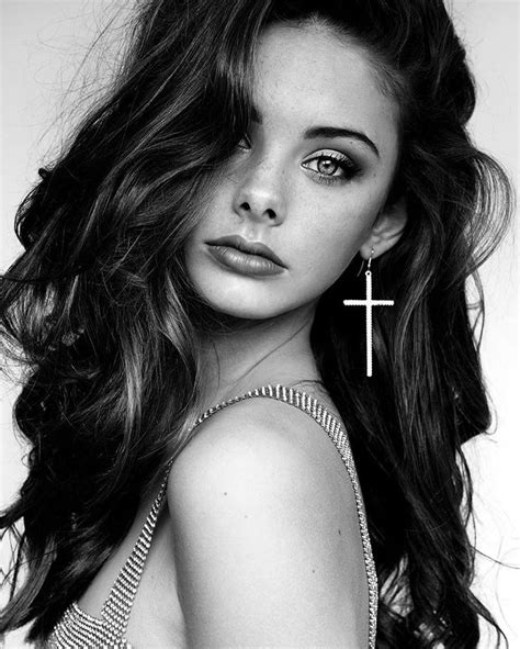 Meika Woollard Is A 5 9 Model And Actress Who Was Born April 21 2004