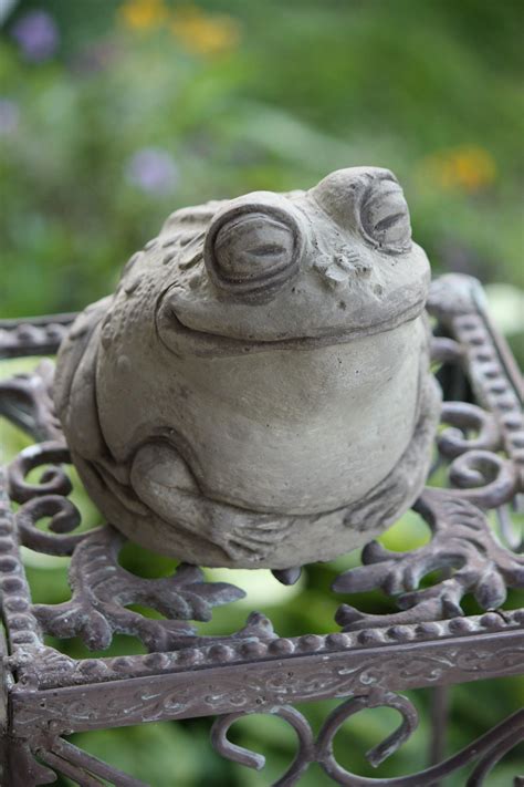 Use them in commercial designs under lifetime, perpetual & worldwide rights. Frog Garden Statue | Garden statues, Garden sculpture ...
