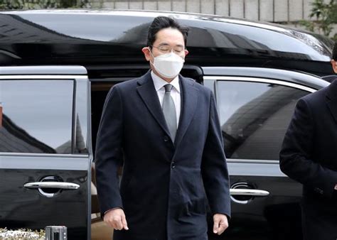이재용 부회장의 가석방 가능성이 제기된 배경은 뭔가요? 이재용 실형 선고 하루만에 가석방·사면 불거지는 이유