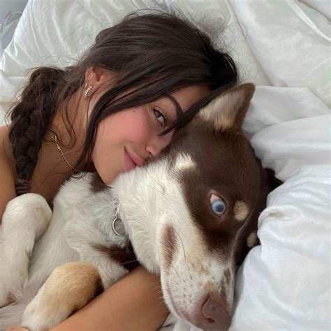 ℭ𝔩𝔞𝔲𝔡𝔦𝔞 𝔗𝔦𝔥𝔞𝔫 On Instagram “i Think Shes Over Me” Girl And Dog Dog