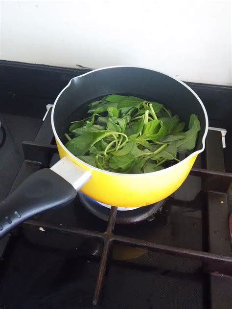 Siapkan sendok sayur dan panaskan minyak goreng di dalam wajan. Cara Bikin Juicer Bayam - Kumpulan Resep Juice Buah Dan ...