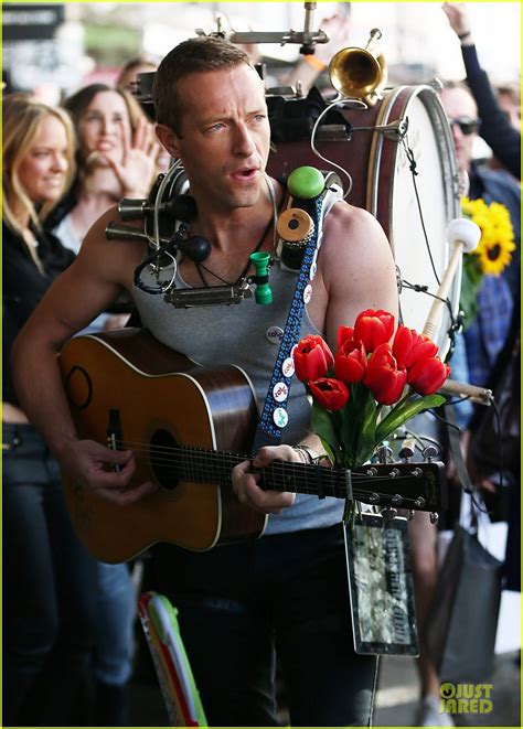 Photo Chris Martin Flaunts Muscles On Coldplay Music Video 17 Photo 3137555 Just Jared