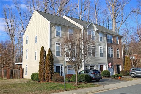 End Unit Townhome With Fenced Yard Townhome Rentals In Charlottesville Va
