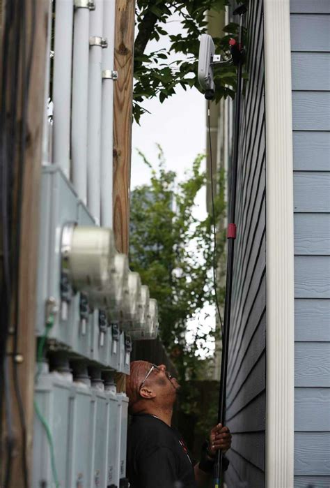 Houston couple gets first Verizon 5G broadband installation in the U.S.