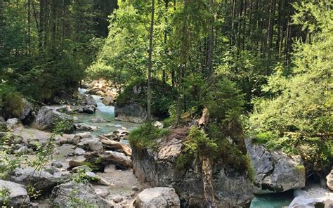 Auch zu , der hier auf der tour liegenden, höllentalklamm, welche einen eigenen reiz, gegenüber anderen klammen, besitzt. Höllentalklamm in Grainau bei Garmisch-Partenkirchen ...