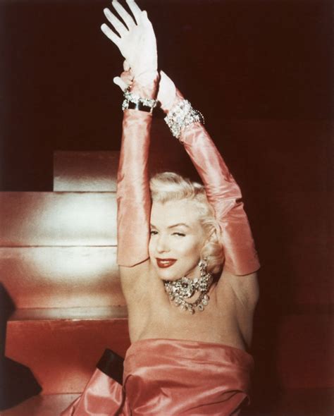 Marilyn Monroe Fashion Pictures Showing Her Style Glamour