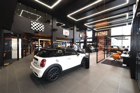 Maybe you would like to learn more about one of these? Mini Garage | Garagem de luxo, Garagem para carros, Loja ...