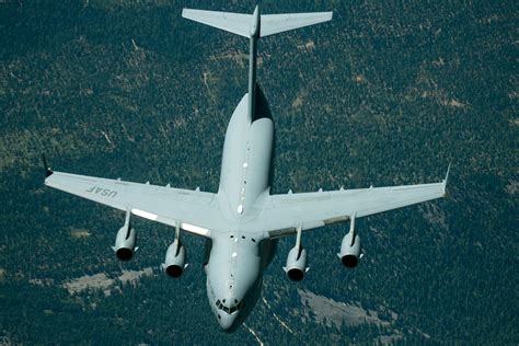 Стоит на вооружении ввс сша, австралии, катара, оаэ, канады, великобритании, индии, кувейта. Global C-17 fleet surpasses four million flight hours