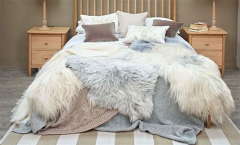 They add a touch of warmth to a bedroom or a with the right care, they can be an enduring addition to your home, but how do you clean a sheepskin rug whilst keeping it looking as beautiful as the day. 17 Ways You Can Use a Sheepskin Rug | Sheepskin Rugs in ...