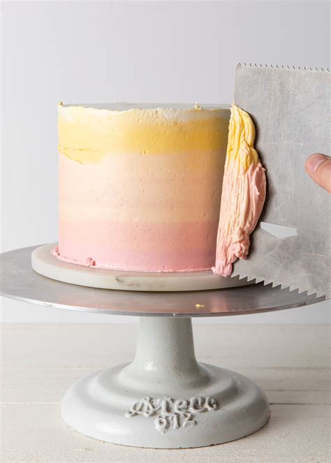 Học Cách Cake Decorating Ombre để Tạo Hiệu ứng Gradient Trên Bánh