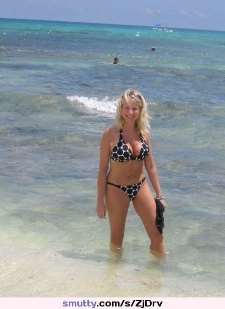 Blonde Milf Bikini Nonnude Bigtits Cleavage Cougar